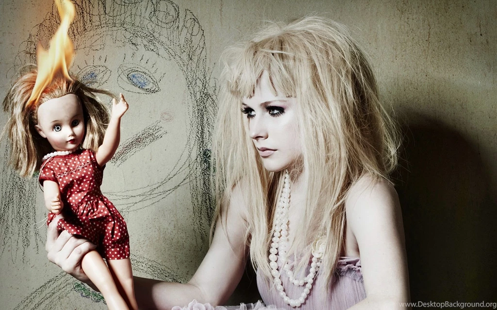 Sweet Avril Lavigne Wallpapers Desktop