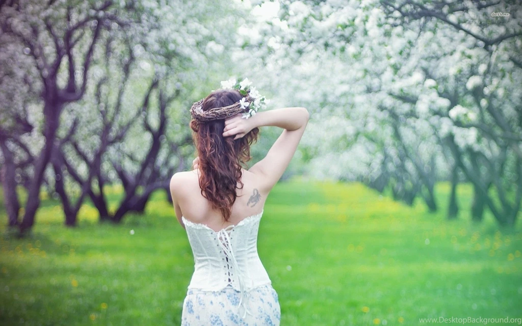Serene Girl Under The Blossoming Trees Wallpapers Photography ...