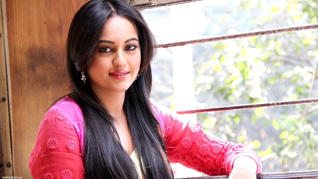 Bollywood actress sonakshi sinha widescreen high resolution ...