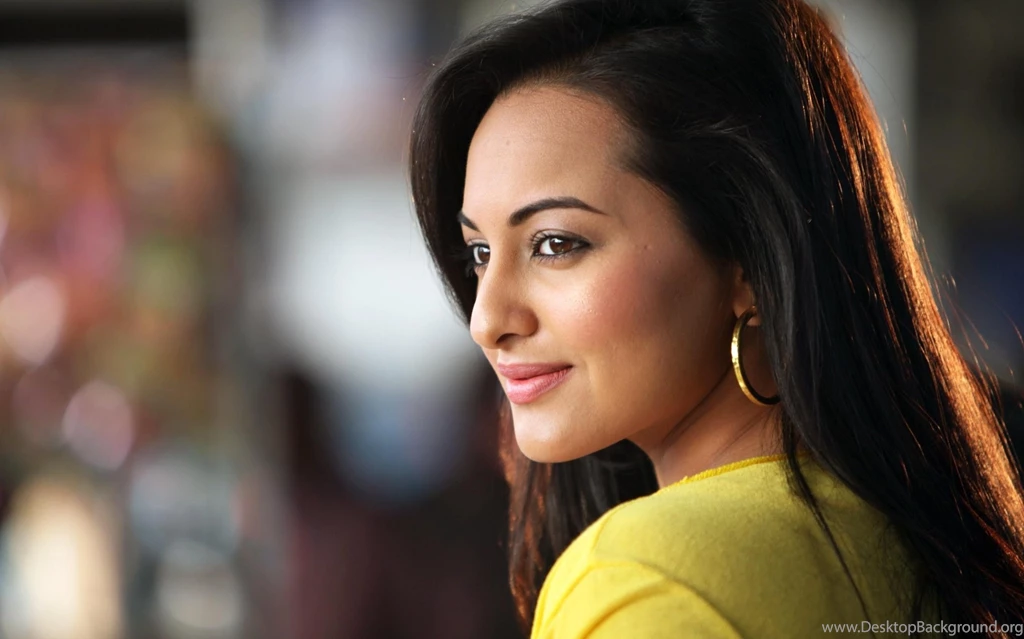 Bollywood Heroine Sonakshi Sinha High Quality Photos
