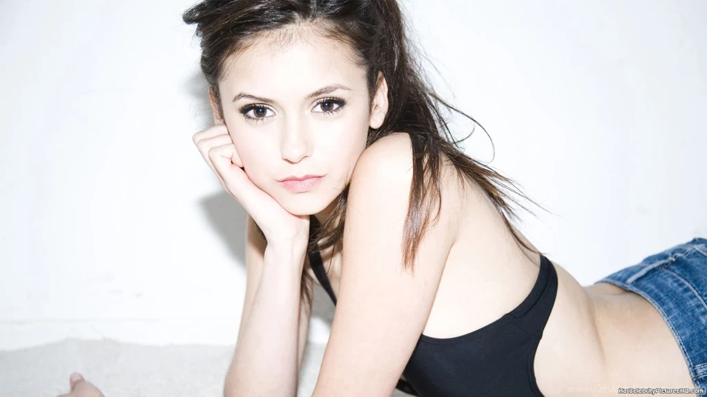 Hottest Celebrities 38 Wide Wallpapers Hivewallpaper.com