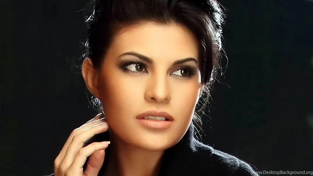 Jacqueline Fernandez Cute Face Hd Wallpapers