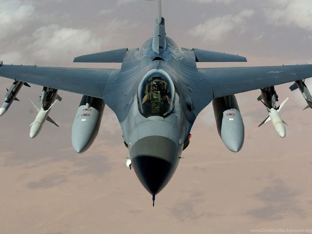 F18 Superhornet Or F16CJ