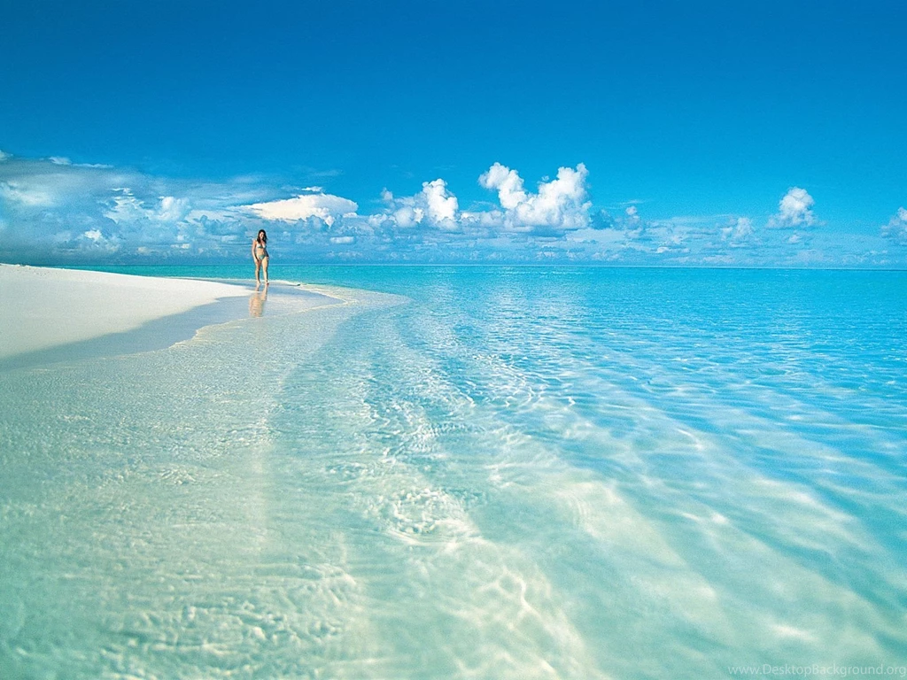 Hot Girls On Beach Picture