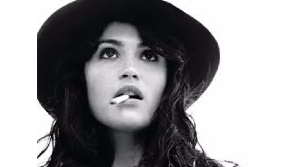 Black And White 2016 Gemma Arterton 4K Wallpapers