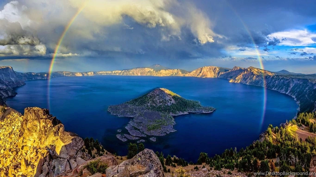 Crater Lake, Oregon (© Roshin Lal Ramesan)