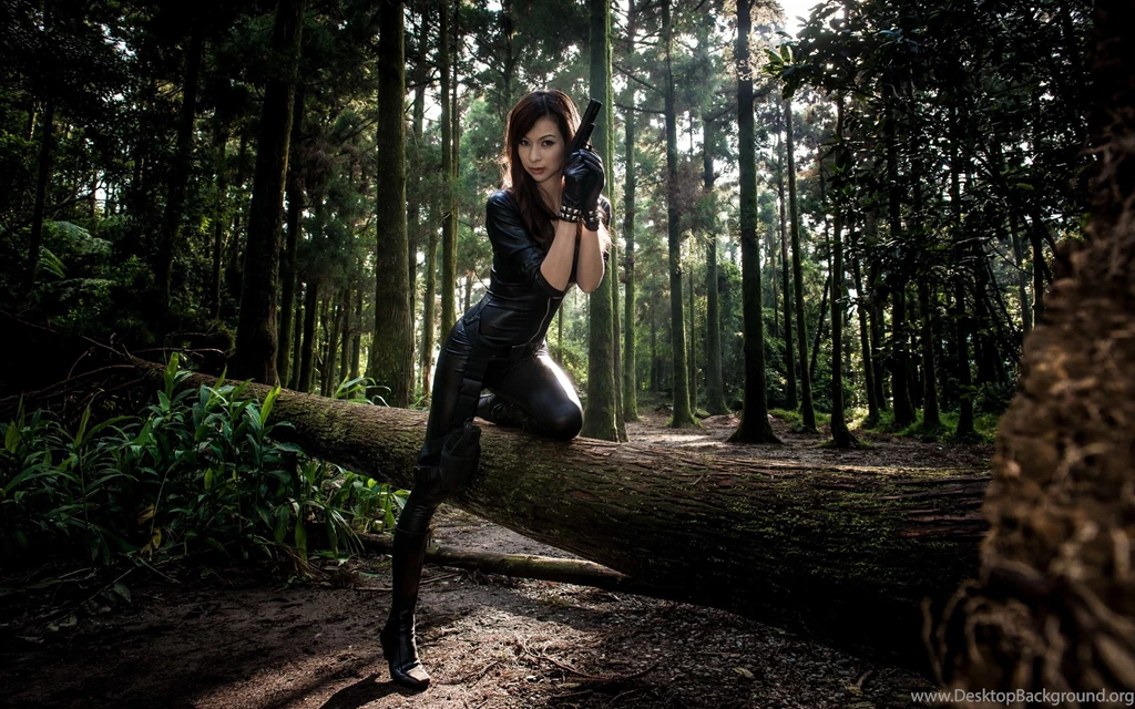 Girls With Guns Wallpapers