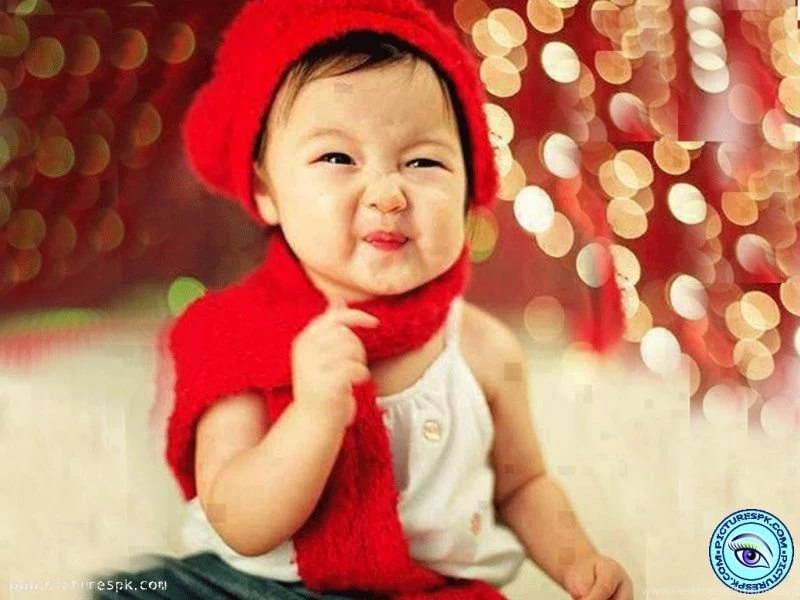 Cute naughty baby 800x600.jpg