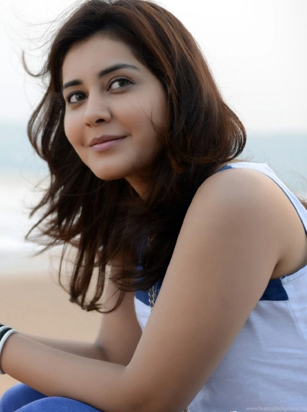 Rashi Khanna HD Wallpaper 7.jpg
