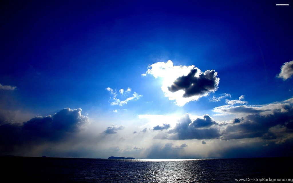 Extraordinary Clouds Above The Sea Wallpapers