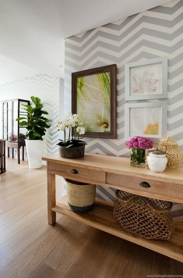 Decorate the entryway walls with chevron patterns.jpg