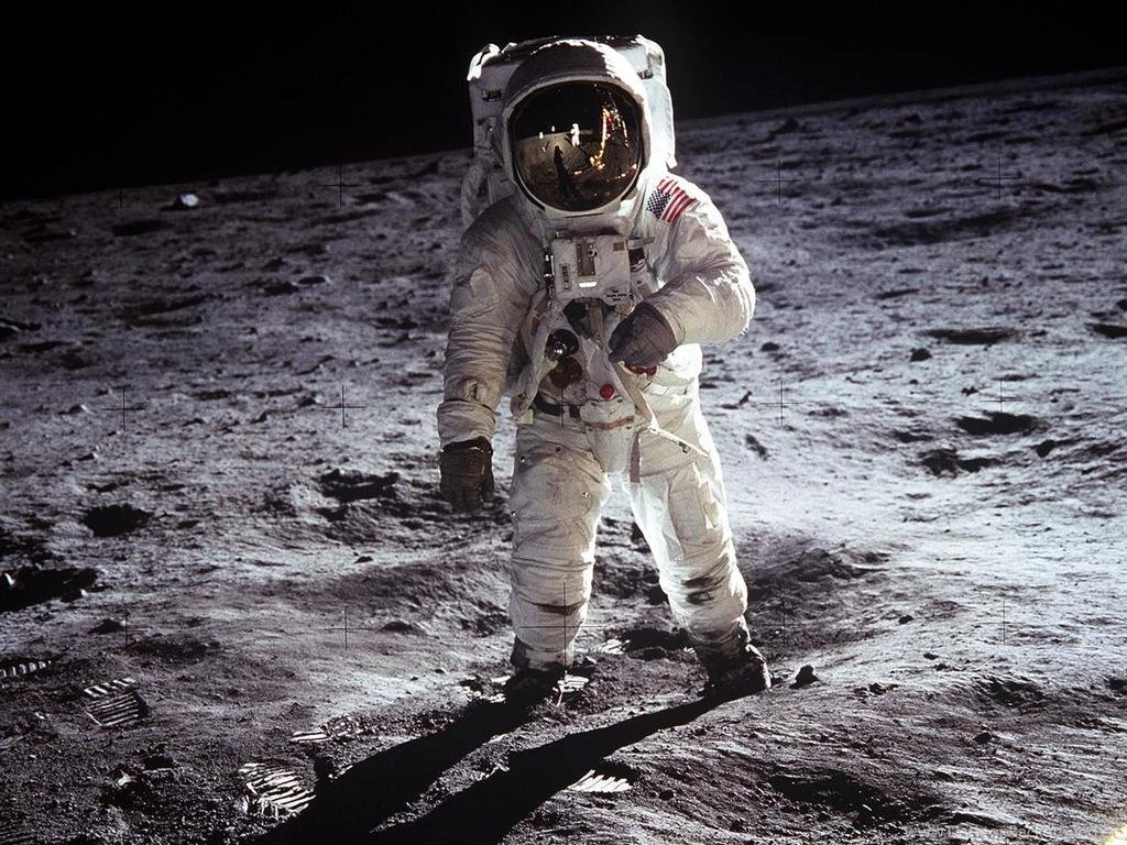 Man On Moon Wallpapers.jpg