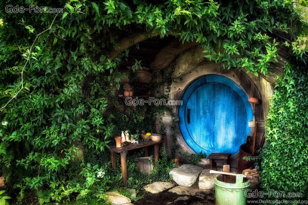 559508_hobbit_dom_iz_vlastelina_kolets_interer_2000x1333_www.Gde Fon.com.jpg