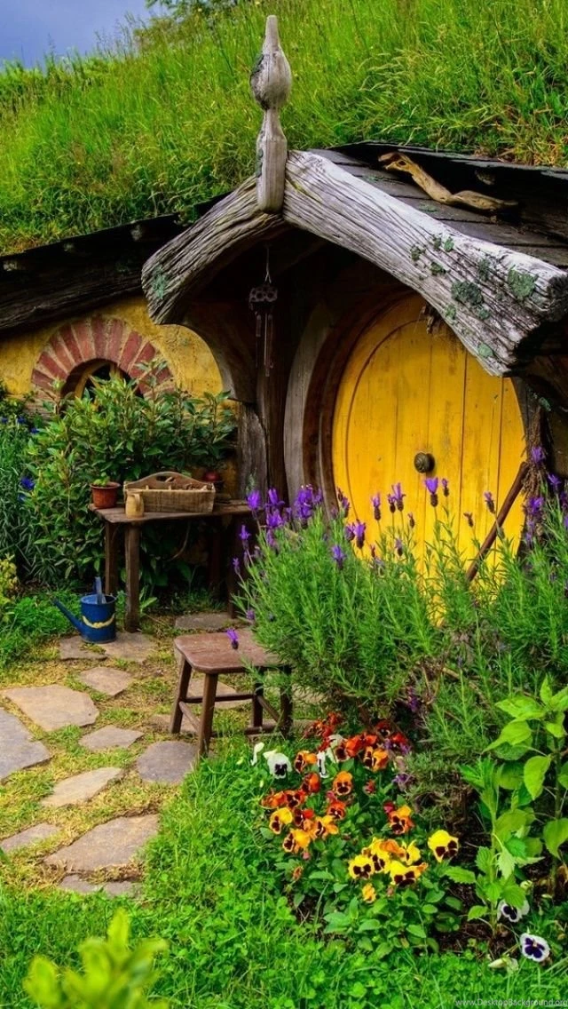 Hobbit House iPhone 5 Wallpapers