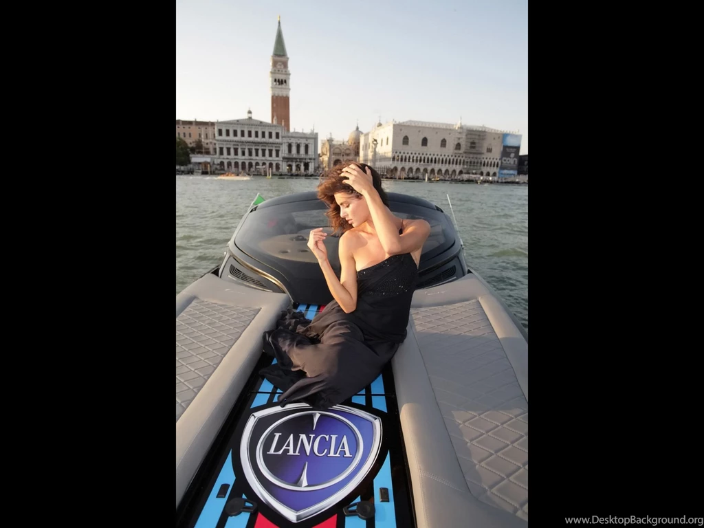 2010 Lancia Powerboat Topmodel Catrinel 7 1920x1440 Wallpapers
