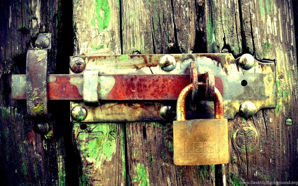 Old Padlock On Wood Macro Wallpapers Desktop