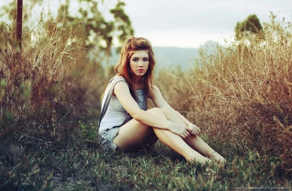 Young Cool Girl Wallpaper.jpg