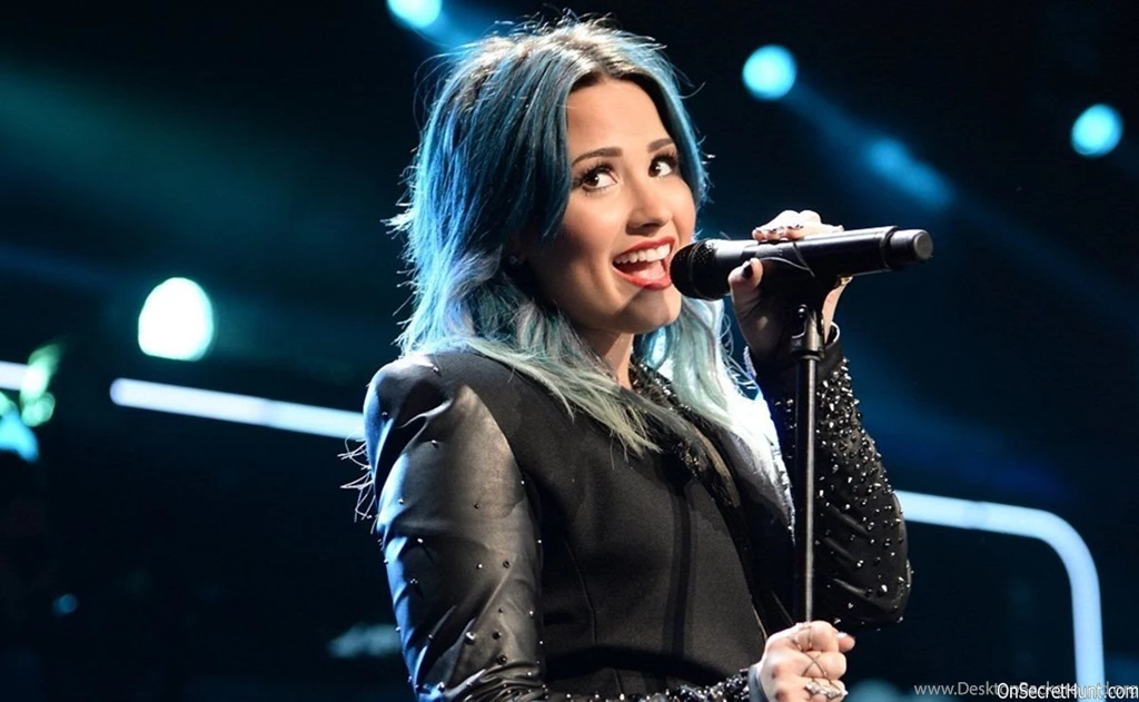 Demi Lovato 2014 Performing Wallpaper.jpg