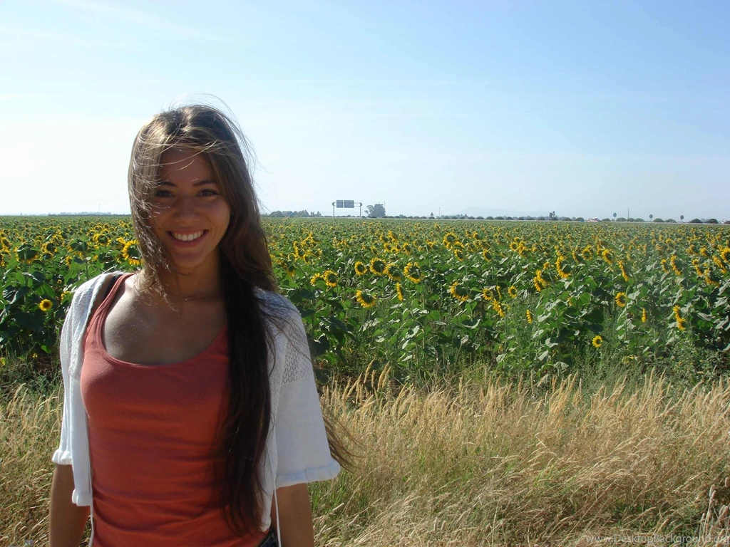 Download Women Models Wallpapers 2816x2112