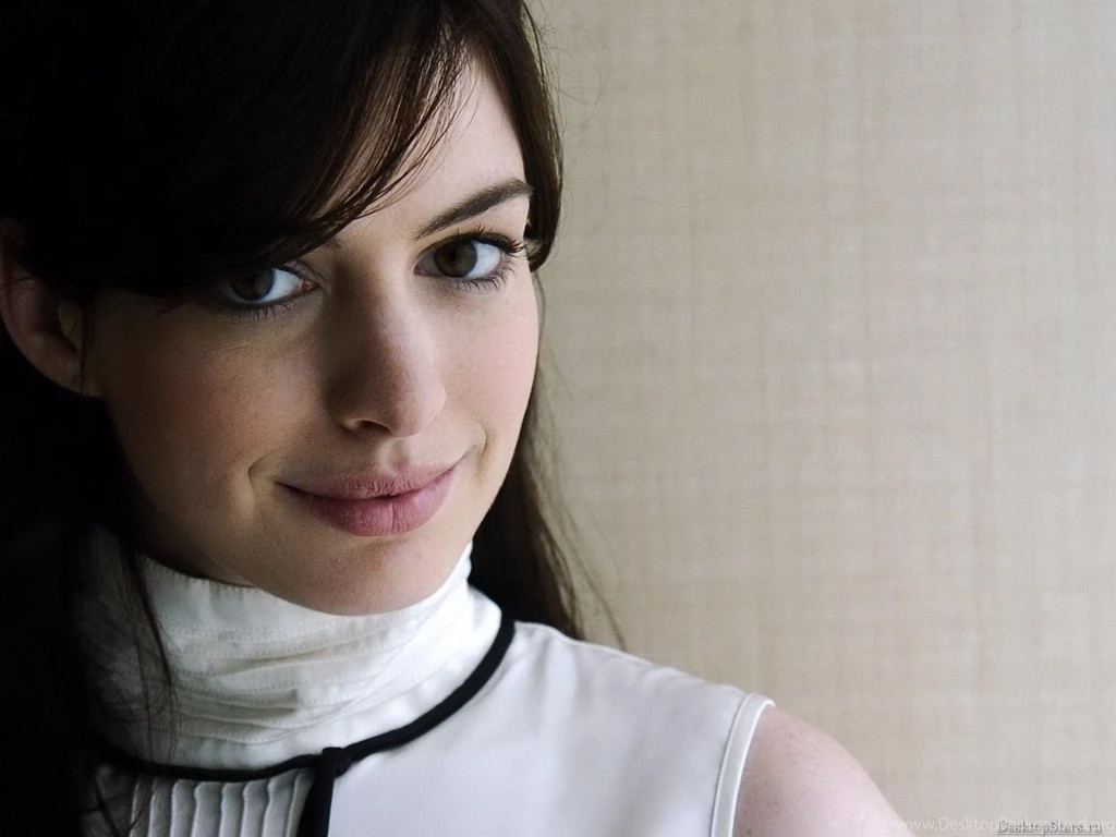 Anne Hathaway Smile HD Wallpapers
