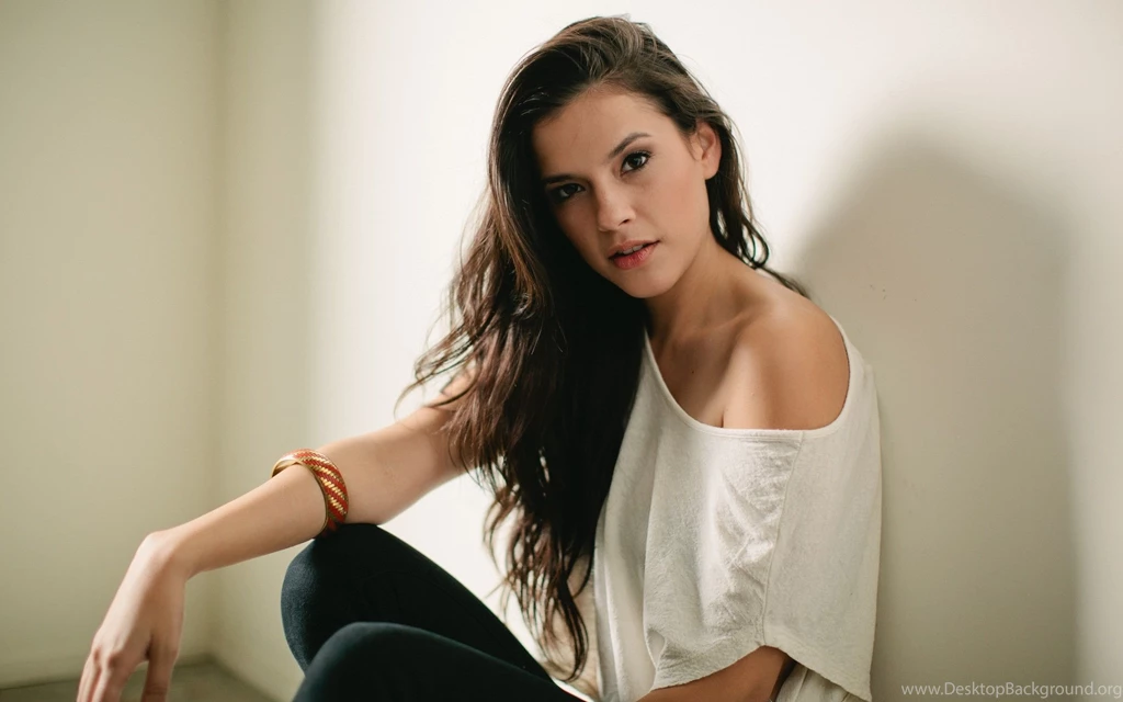 Download Wallpapers 2560x1600 Model, Girl, T shirt 2560x1600 HD ...