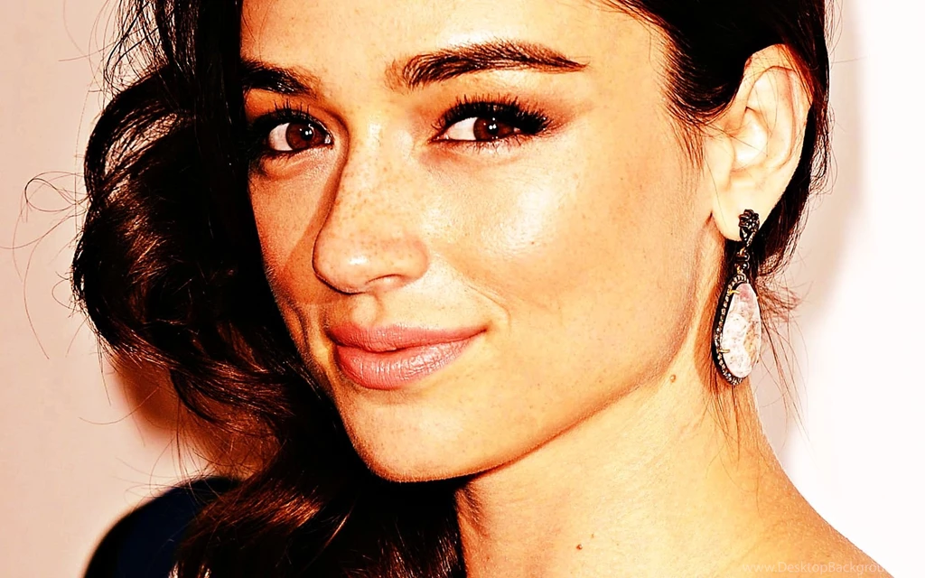 Crystal Reed Crystal Reed Wallpapers (34947659) Fanpop