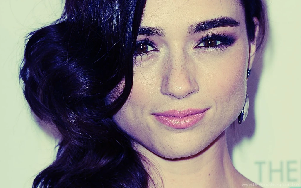 Crystal Reed Crystal Reed Wallpapers (34947666) Fanpop