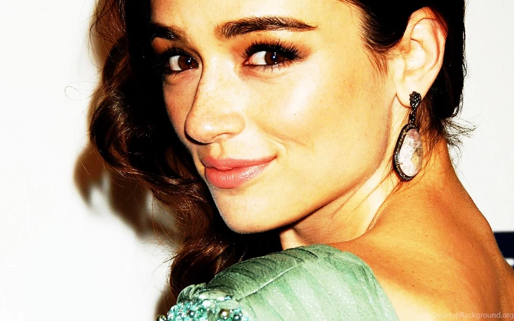 Crystal Reed Crystal Reed Wallpapers (34947674) Fanpop