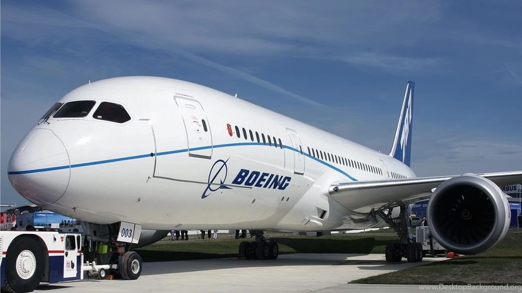 Boeing 787 dreamliner white.jpg