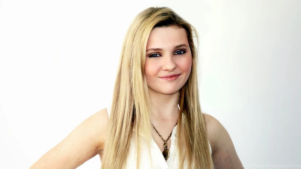 Abigail Breslin Wallpapers