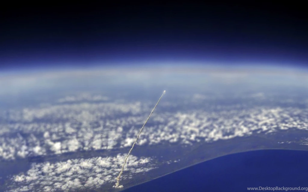 Launch Photographed From Space [1920x1200] : Wallpapers