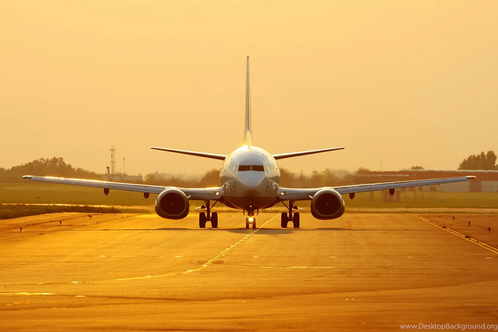 Boeing 737 Aircraft On The Runway Wallpapers And Images ...