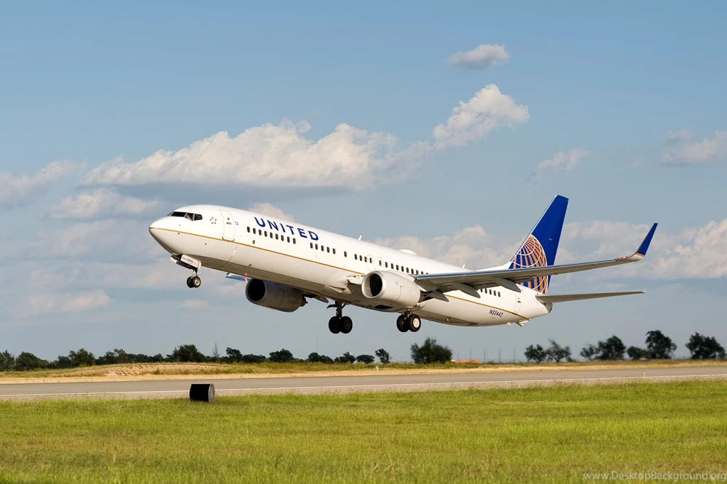 United Airlines Boeing 737 900 Takeoff