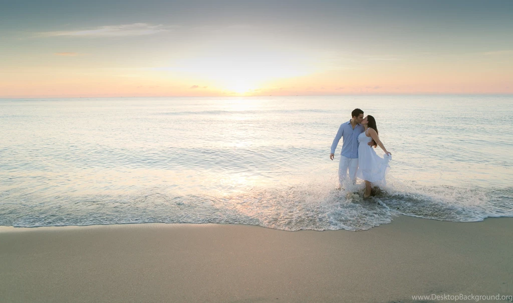 Loving Couple Beach Kiss HD Wallpapers New HD Wallpapers
