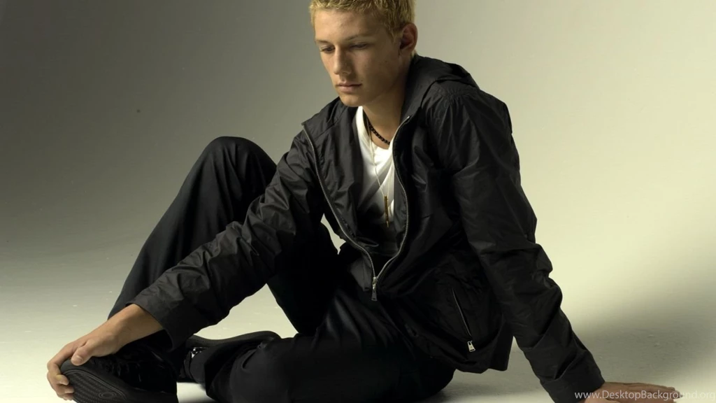 Download Wallpapers 1366x768 Alex Pettyfer, Actor, Briton Guy ...