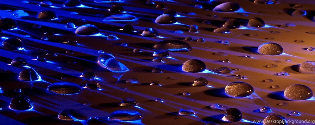 Monitor In Water Wallpapers