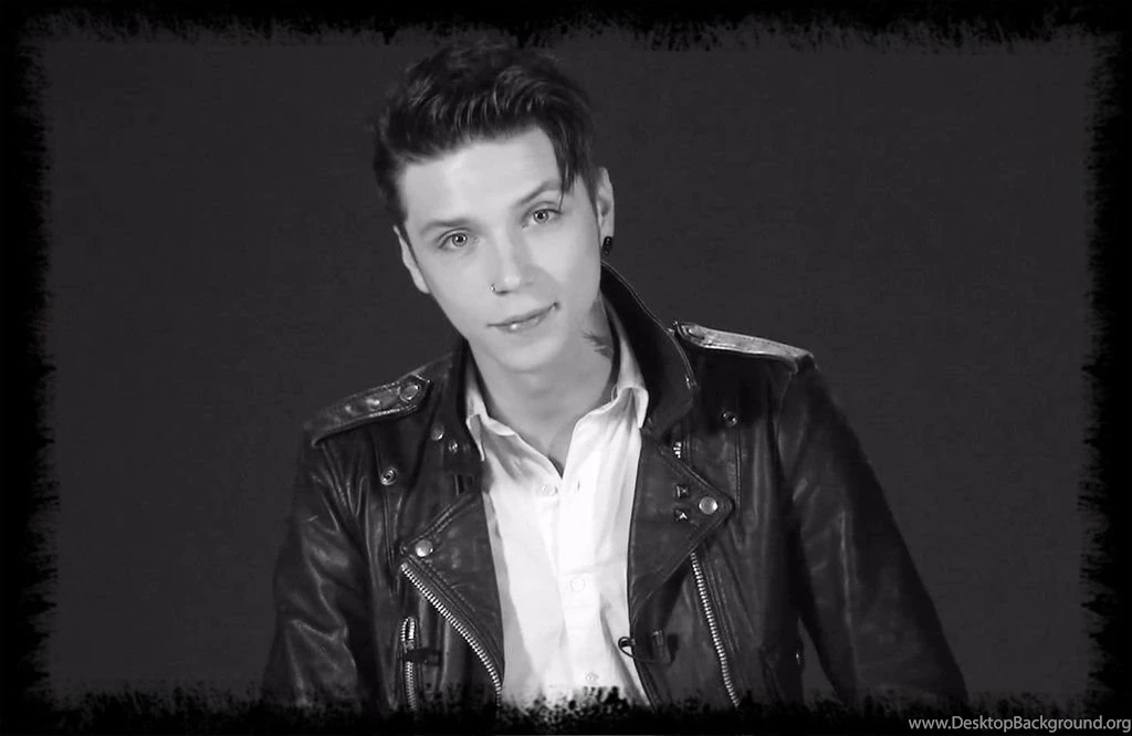 Browsing Wallpapers On DeviantART