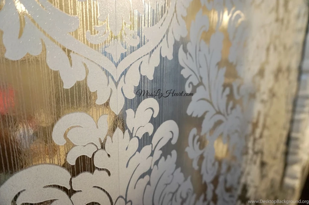 Miss Liz Heart: New Wallpaper! Makeup Room Update