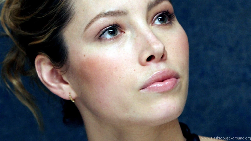 Jessica Biel Face Wallpapers