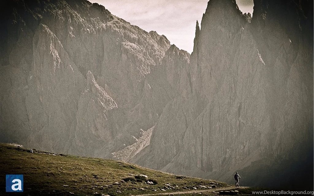Adventure Journal – Wallpapers Wednesday: Dolomites Mountain Biking