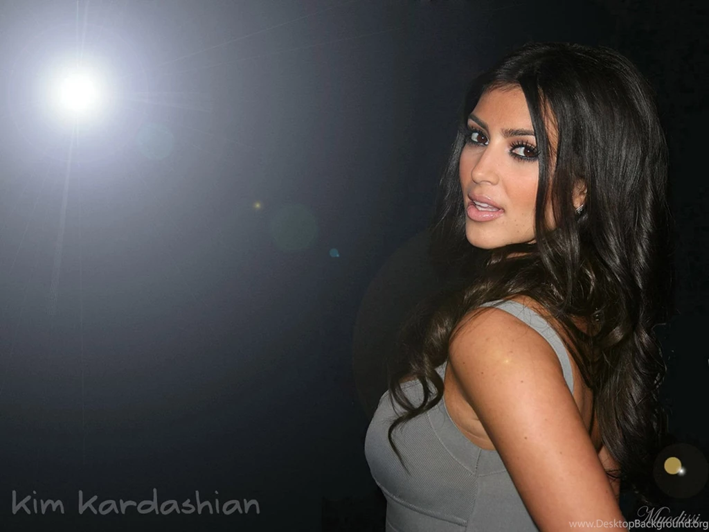 Popular People: Kim Kardashian Wallpapers