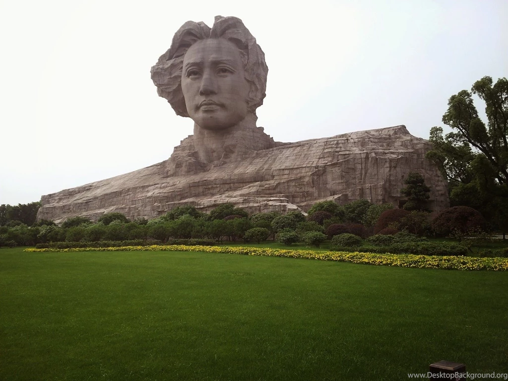 Giant Head Of Mao Zedong