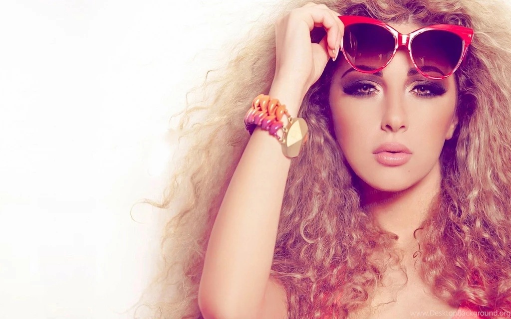 Girl sunglasses make up fashion wallpaper 1920x1200 Magic4Walls.com