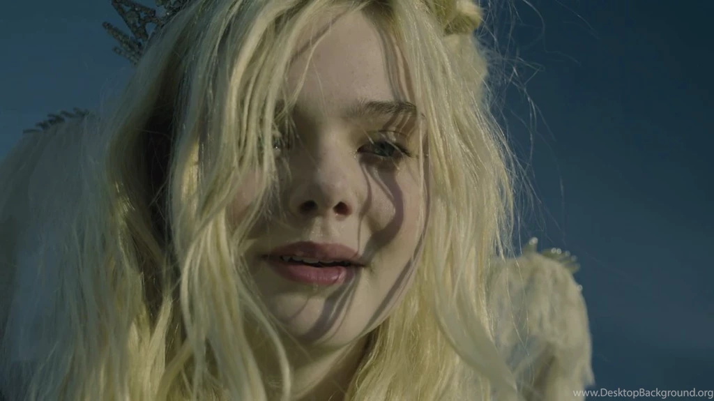 Actress Elle Fanning Wallpapers