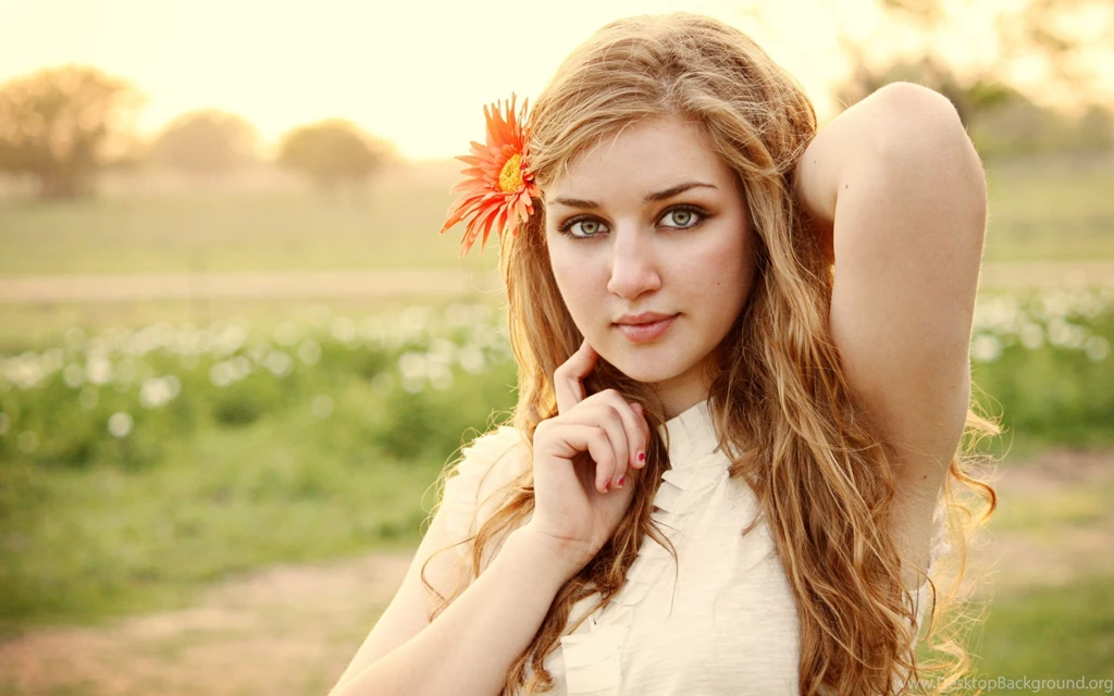 Beautiful And Cute American Girl Wallpaper.jpg