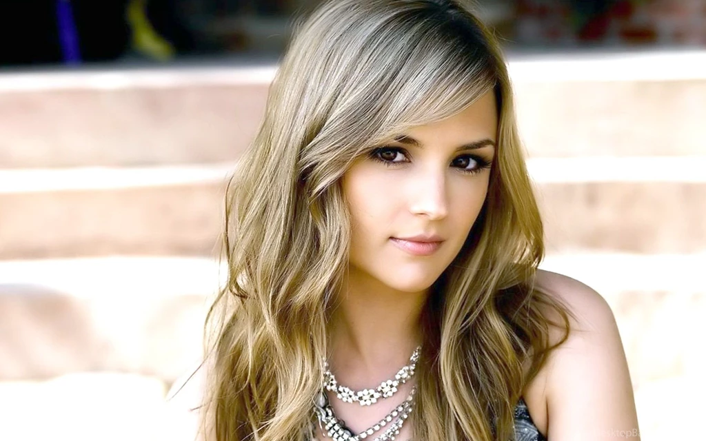 Cute Women 1984x1513px