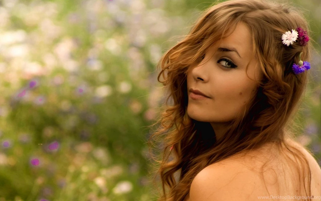 Gorgeous Girls Wallpapers