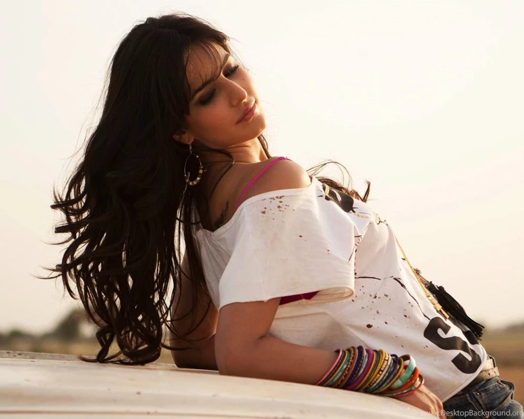 Katrina Kaif Hot Indian Actress Wallpapers