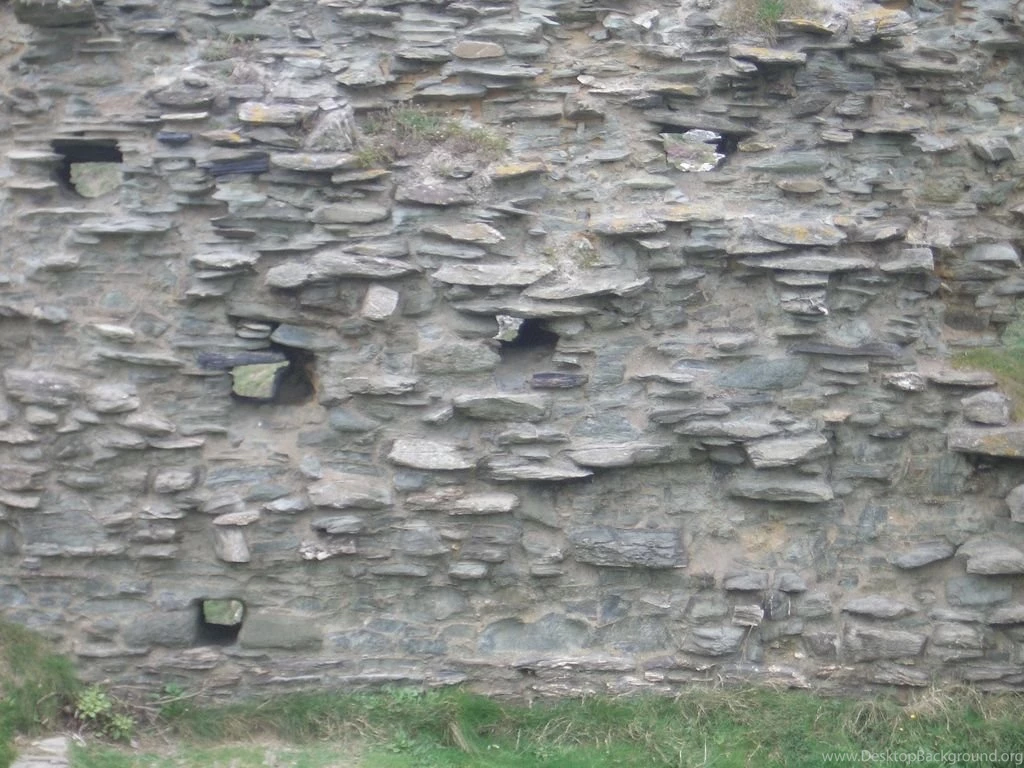 Ruins Of Tintagel Castle 6: Castle Wall [image 500x375 Pixels]