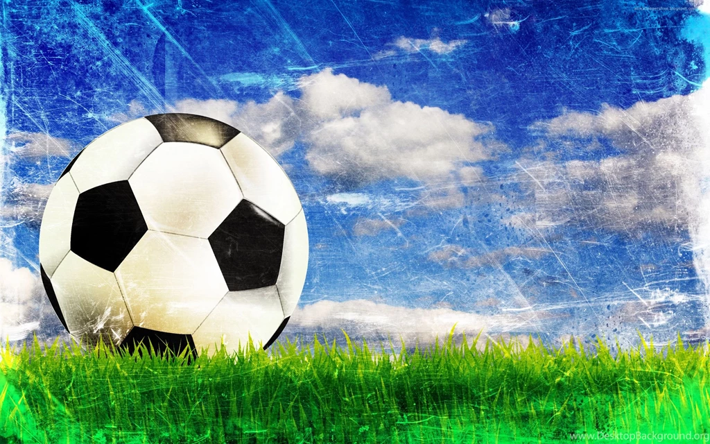 2560x1600 Ball On The Grass Desktop PC And Mac Wallpapers